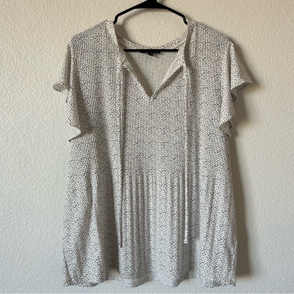 Adrianna Papell White and Black V-Neck Dotted Tunic BlouseWith Flutter Sleeve